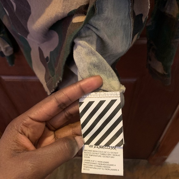 Off-white shirt with tags - Picture 7 of 8